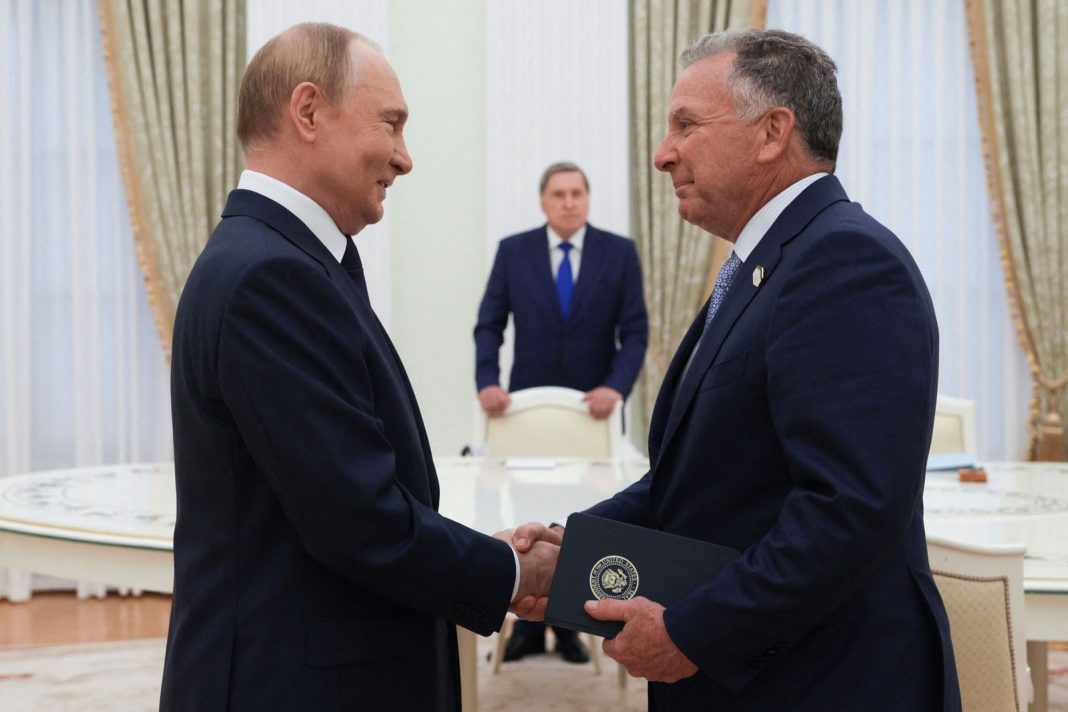 Трамп: Путин, Зеленский нартай уулзах боломж ойртож байна