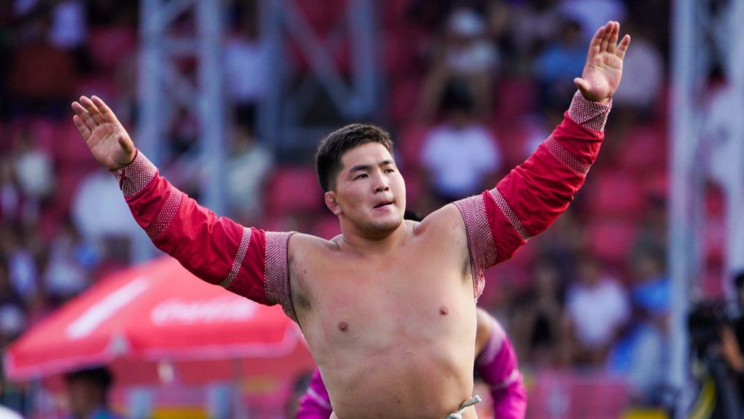 “Чингис хаан цом”-ын эзнээр улсын арслан Э.Батмагнай тодорлоо