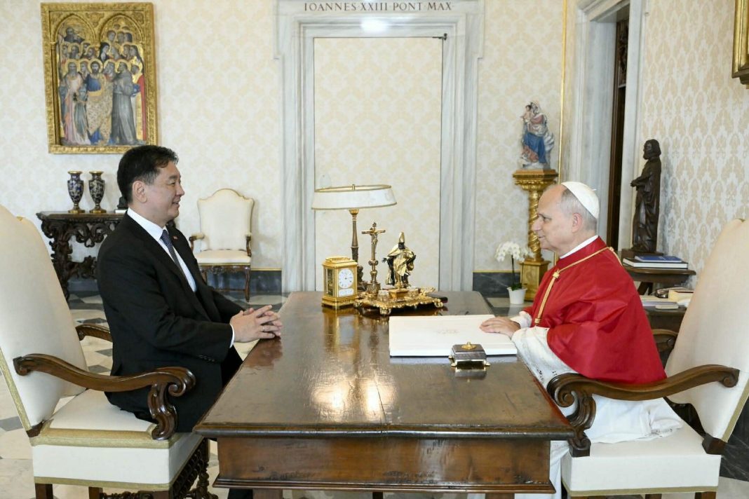 Хүрэлсүх Пап Арвандөрөвдүгээр Леотой Ватиканд нууцгүй ярилцав