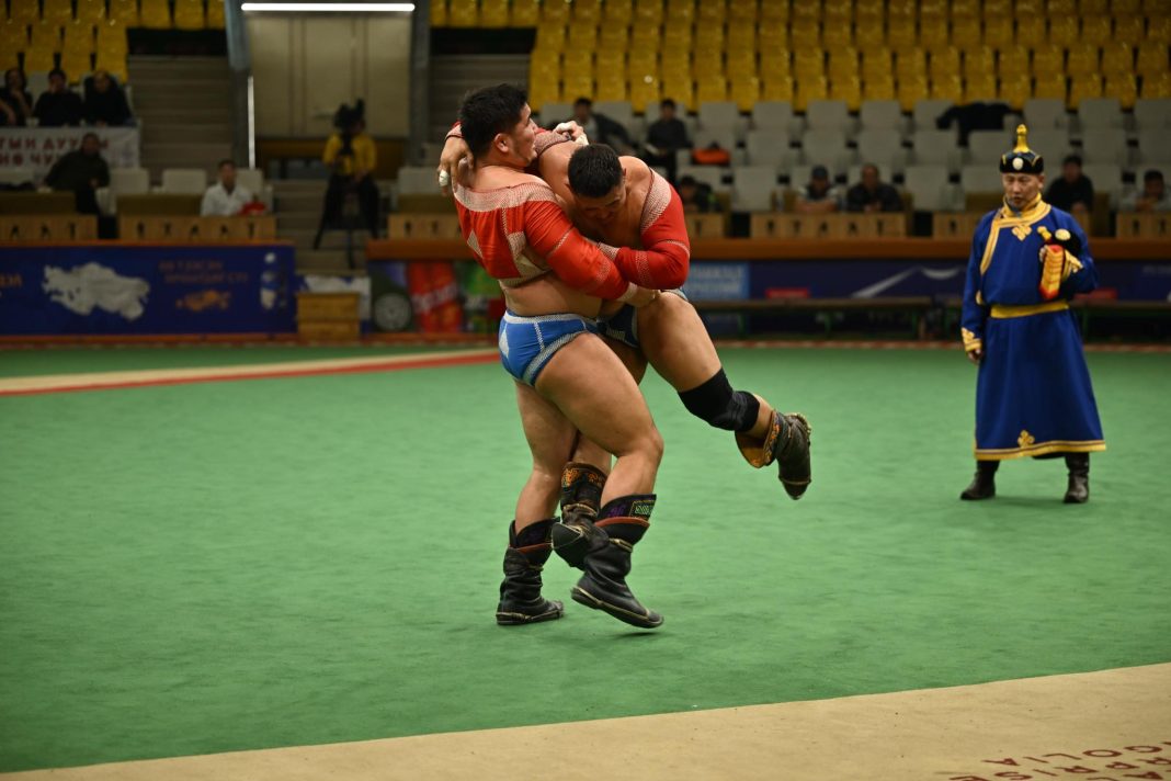 Үндсэн хуулийн өдөрт зориулсан 128 бөхийн хүчит барилдаан эхэллээ