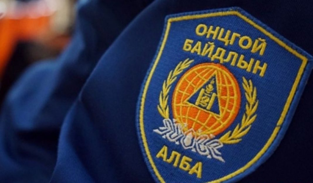 Хэрлэнд 13 настай охиныг дээврээс буулган авч аварлаа