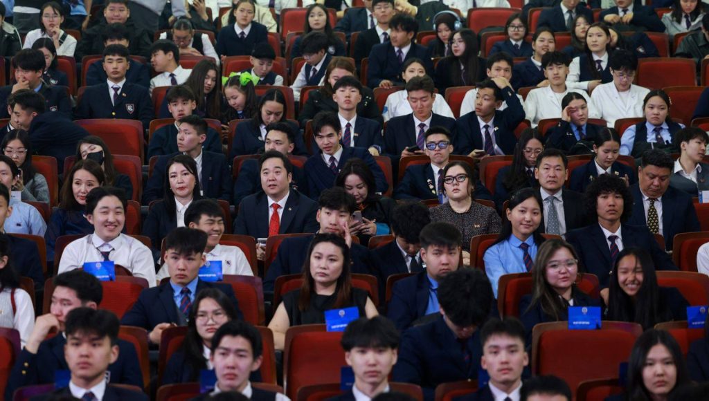 Төрийн далбаа мандуулах хөтөлбөрийн нээлт боллоо 4 Төрийн далбаа мандуулах хөтөлбөрийн нээлт боллоо