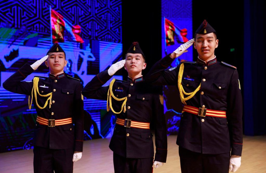 Төрийн далбаа мандуулах хөтөлбөрийн нээлт боллоо 5 Төрийн далбаа мандуулах хөтөлбөрийн нээлт боллоо