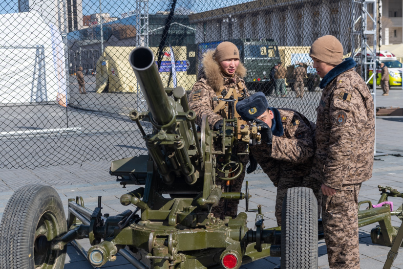 Зэвсэгт хүчний нээлттэй өдөрлөг Сүхбаатарын талбайд эхэллээ 2 Зэвсэгт хүчний нээлттэй өдөрлөг Сүхбаатарын талбайд эхэллээ
