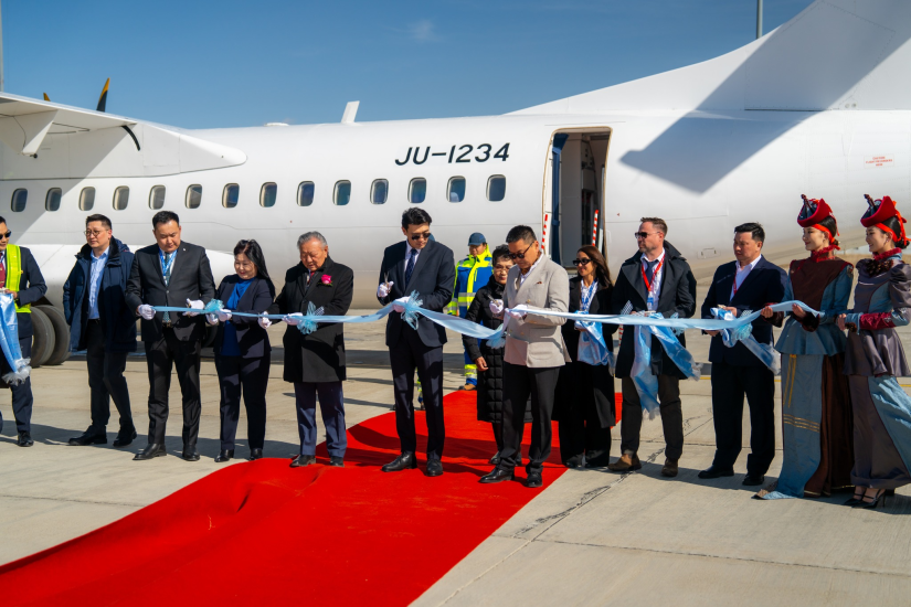 “Чингис Аэрлайнс Юнити” анхны онгоцоо хүлээн авч нислэгт бэлтгэлээ хангажээ 1 “Чингис Аэрлайнс Юнити” анхны онгоцоо хүлээн авч нислэгт бэлтгэлээ хангажээ