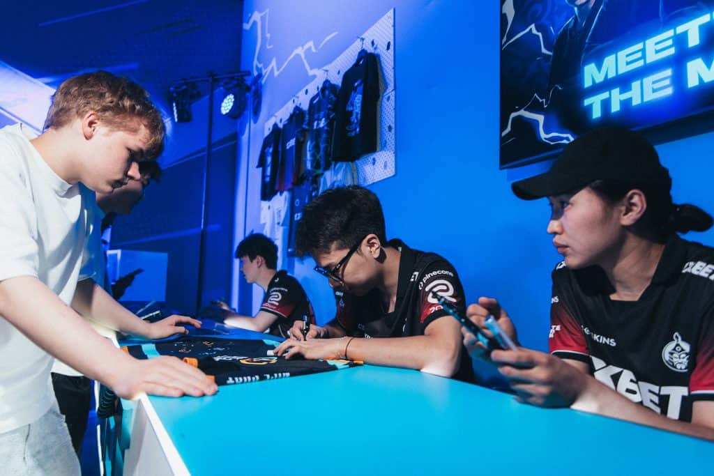 “Монгол улс PGL-ийн хараанд аль хэдийн орсон. Бид Улаанбаатар хотод зохион байгуулагдах ирээдүйн PGL тэмцээн ямар байж болох вэ гэдэг боломжуудыг судлах сонирхолтой байна” — PGL-ийн гүйцэтгэх захирал Сильвиу Строи 1 “Монгол улс PGL-ийн хараанд аль хэдийн орсон. Бид Улаанбаатар хотод зохион байгуулагдах ирээдүйн PGL тэмцээн ямар байж болох вэ гэдэг боломжуудыг судлах сонирхолтой байна” — PGL-ийн гүйцэтгэх захирал Сильвиу Строи