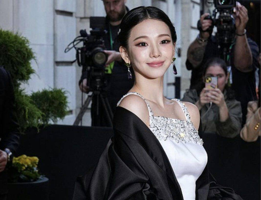 Karina-г Met Gala дээр “Jisoo” гэж андуурч дуудсан нь шүүмжлэл дагуулав