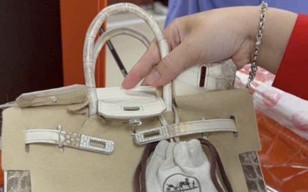Шоронд хоригдож буй Вьетнамын бизнесмэний Birkin цүнхнүүд $535 мянгаар зарагджээ 1 Шоронд хоригдож буй Вьетнамын бизнесмэний Birkin цүнхнүүд $535 мянгаар зарагджээ