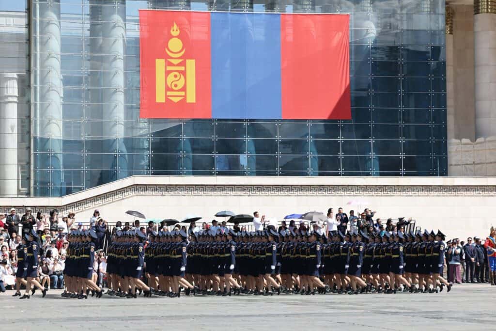 Төрийн далбааны өдөрт 4400 орчим алба хаагч ёслолын жагсаалд оролцов 5 Төрийн далбааны өдөрт 4400 орчим алба хаагч ёслолын жагсаалд оролцов