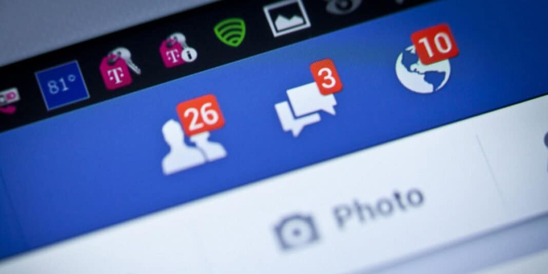 ЕБС-д Facebook, групп чат ашиглан сургалтын мэдээлэл солилцохыг хориглолоо