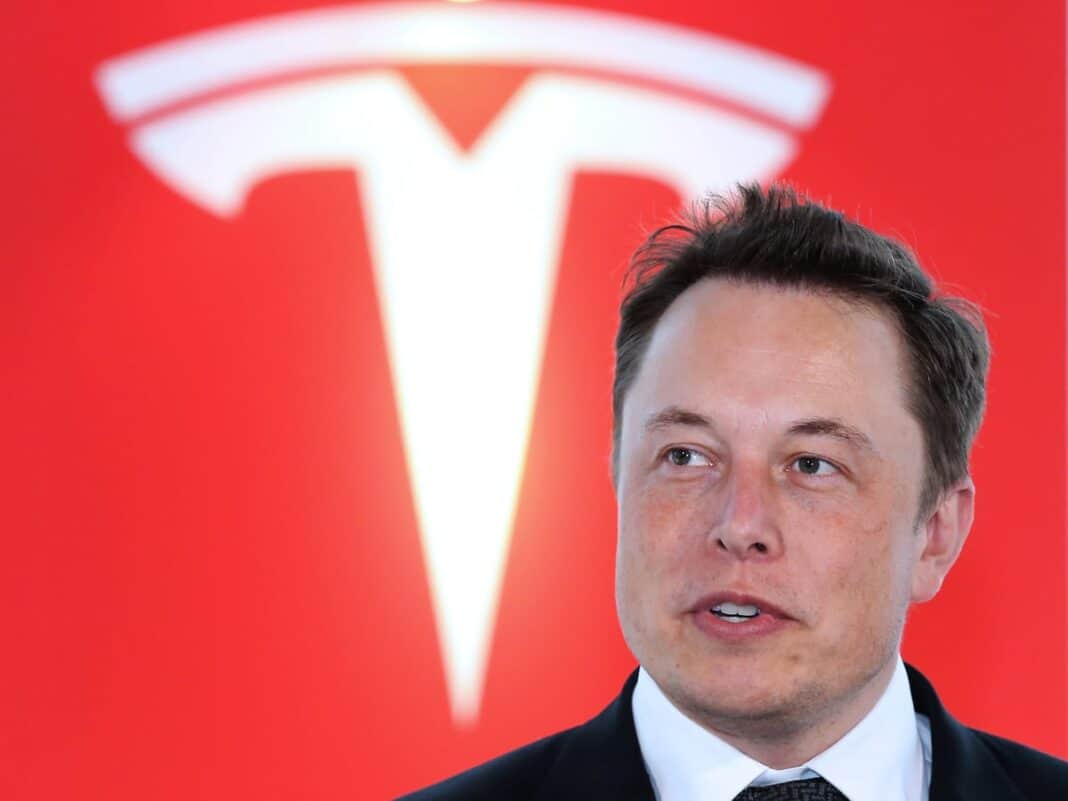 Илон Маскийн цалин Tesla-гийн дундаж ажилчнаас 2.5 сая дахин өндөр байжээ