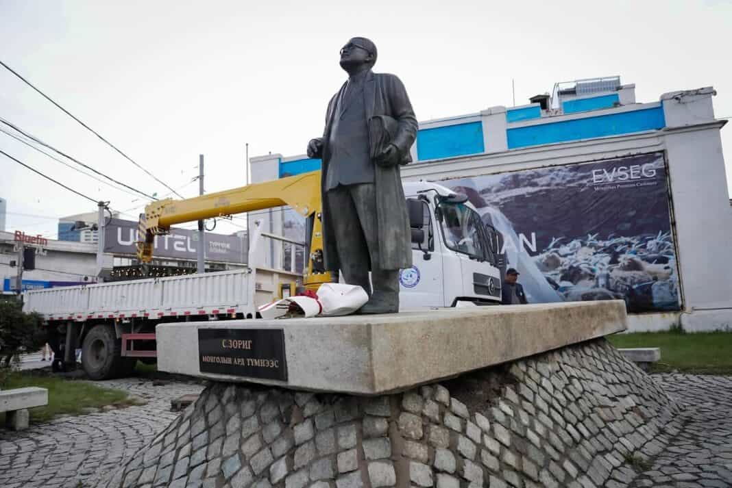 С.Зоригийн хөшөөг зөвшөөрөлгүй зөөсөн байгууллагад торгууль ногдуулжээ