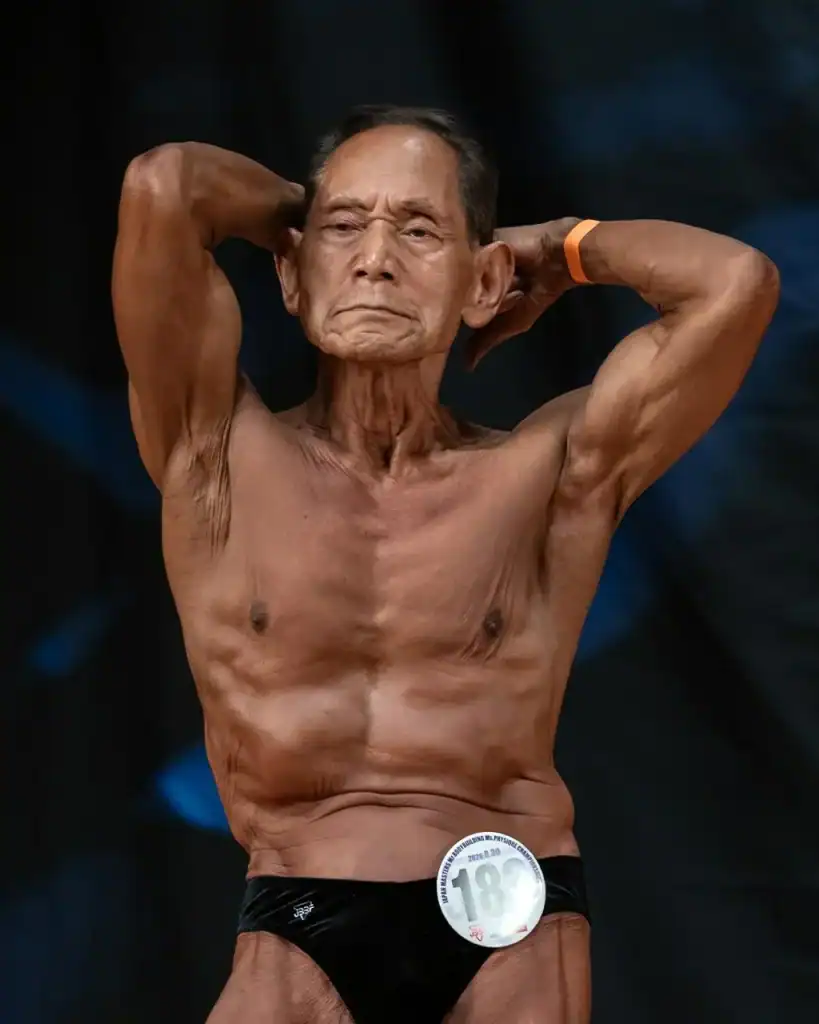 90 настай Toshisuke Kanazawa төрсөн өдрийнхөө маргааш Японы бодибилдингийн аварга болжээ