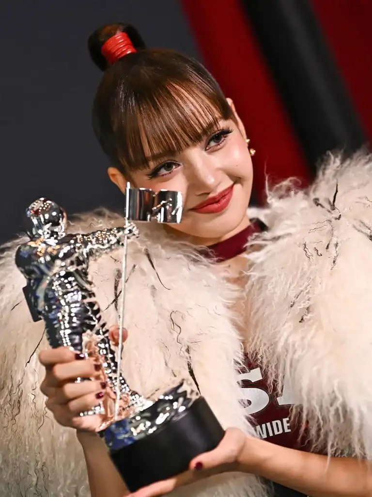 LISA MTV VMA 2026-д шинэ түүх бичлээ: “Dream” түүнд рекорд авчирсан нь 6 LISA MTV VMA 2026-д шинэ түүх бичлээ: “Dream” түүнд рекорд авчирсан нь